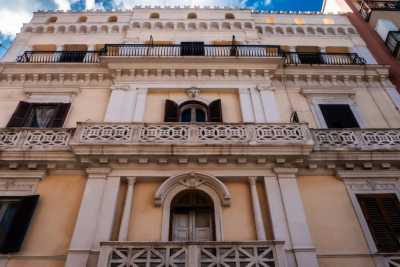 Bari. Torrini, merlature e finestre neogotiche: � Palazzo De Cillis, il "castello" di via Napoli